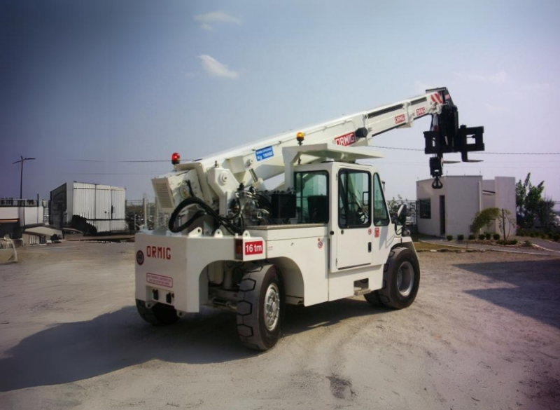 Guindaste Industrial Ormig 16TM O Guindaste Industrial Ormig 16TM é o equipamento ideal para atividades de remoção industrial, onde há restrições de espaço e com necessidade de carregamento de grandes cargas. Sua mais importante característica é a capacidade de se locomover com peça içada.