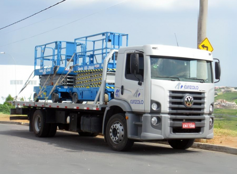 Caminhão Plataforma PAS 6000 - Transporte Pesado e Remoções Industriais O Caminhão Plataforma PAS 6000 tem uma capacidade de carga para transporte de 6 toneladas e uma caixa de cargas de 7 metros de comprimento.