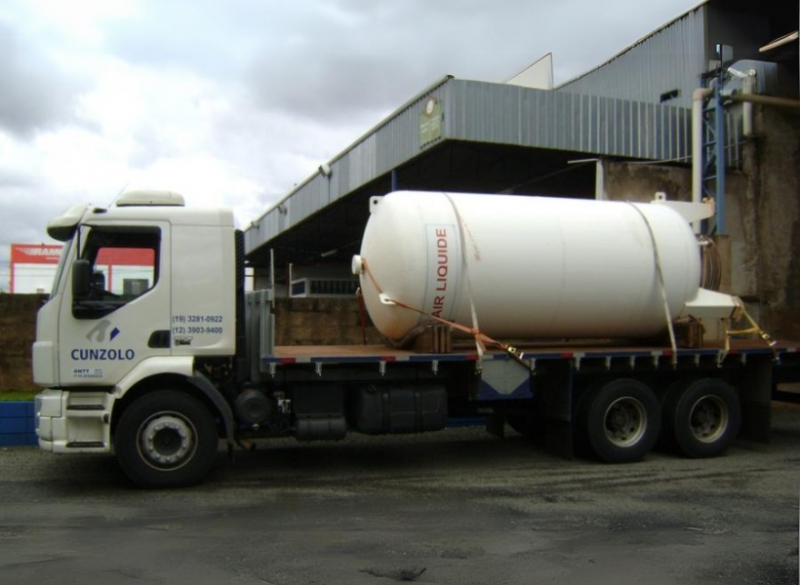 Caminhão Truck - Transporte Pesado e Remoções Industriais O caminhão Truck para transporte de cargas pesadas tem 3 eixos e uma capacidade total técnica de 14 toneladas.