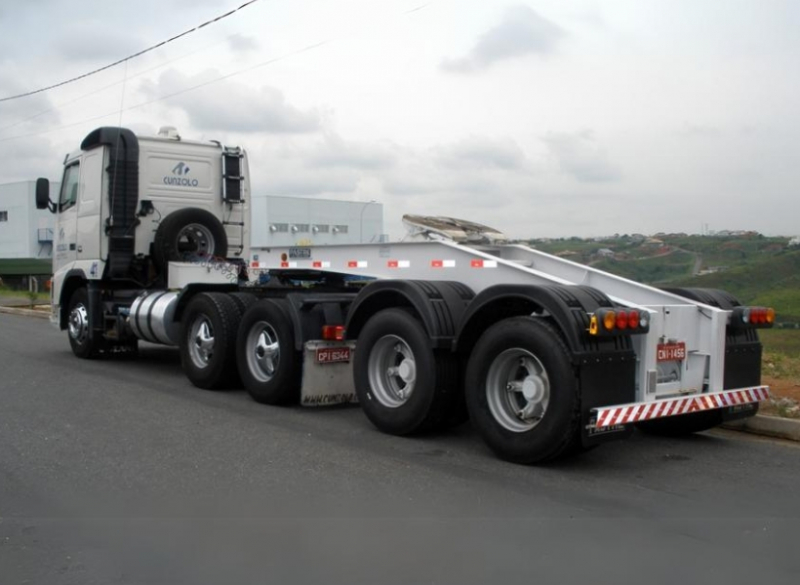 Carreta Dolly - Transporte Pesado e Remoções Industriais O aluguel de Carreta Dolly é a opção ideal para aumentar a capacidade de carga de um conjunto. Esse tipo de equipamento é utilizado para fazer conexão entre um reboque e outro. Ele pode ser acoplado ao semirreboque Carrega Tudo com capacidade adicional para até 14 toneladas.