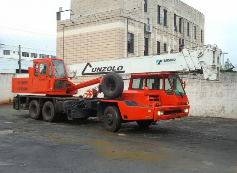 Guindaste Rodoviário Tadano TL 250 O Guindaste Rodoviário Tadano TL 250 é muito utilizado em atividades de remoções industriais de grande porte, onde se exige movimentação de grandes cargas e alturas.