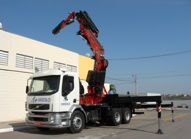Guindaste Articulado Fassi F660 AXP.25 JIB L516 O Guindaste Articulado Fassi F660 AXP.25 JIB L516 é um guindauto sem carroceria para transporte - apenas para movimentação de seu malão de ferramentas, JIB e moitão. Equipamento ideal para atividades em galpão com elementos de interferência de altura.